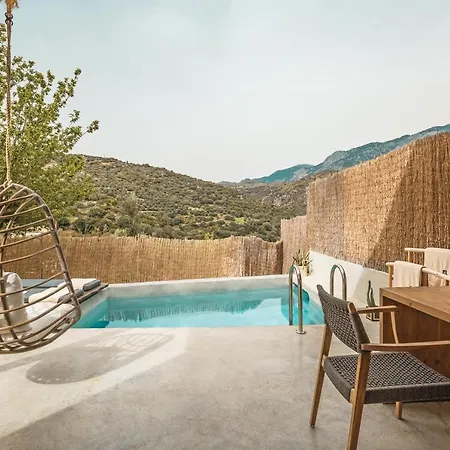 Monastery Estate Retreat 호텔 수지아