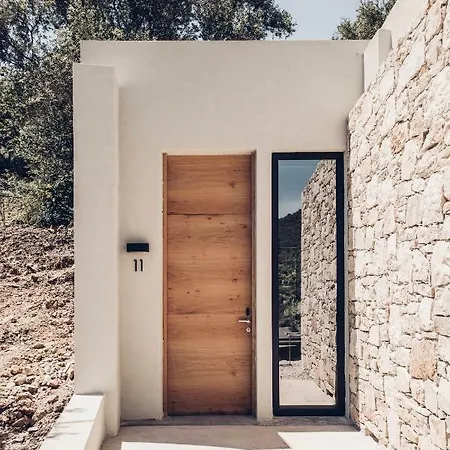 Monastery Estate Retreat 3* 수지아