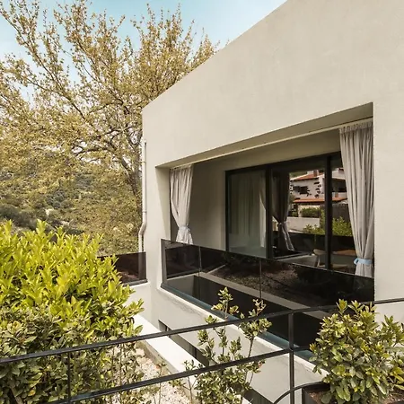 Monastery Estate Retreat スーギア