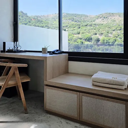 Monastery Estate Retreat ホテル 3*